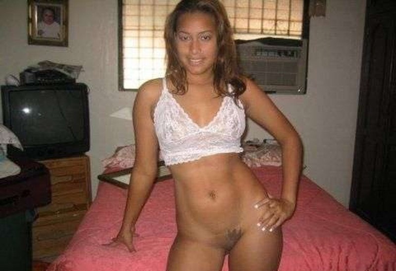 Мулатка организовала показ себя без одежды - секс порно фото