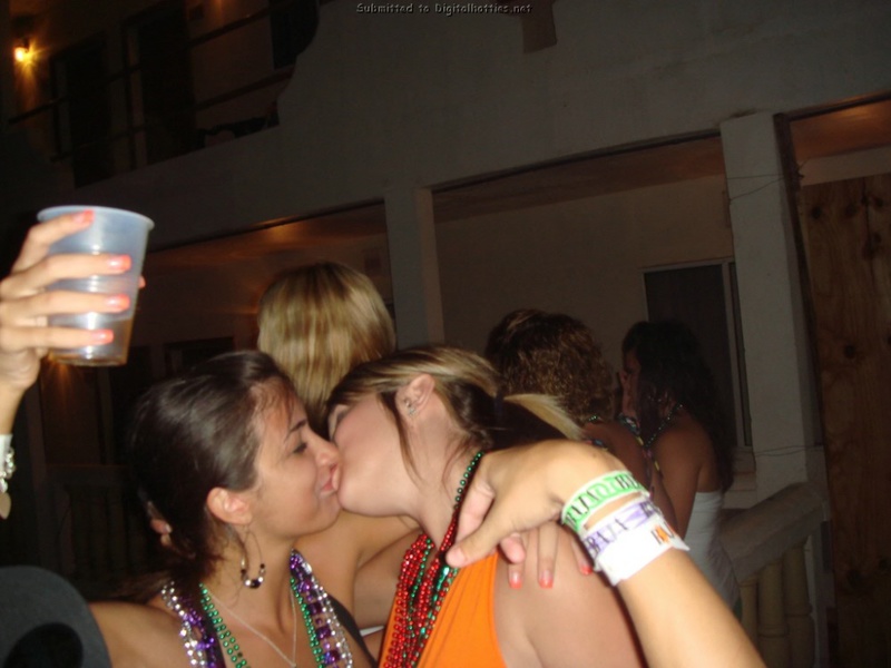 Фотосессия с вечеринки лесбиянок - секс порно фото