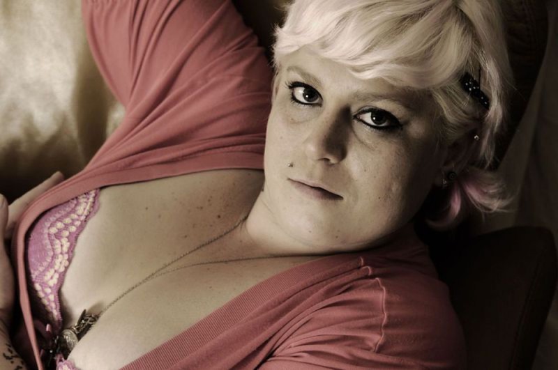Татуированная толстая блондинка крупным планом - секс порно фото