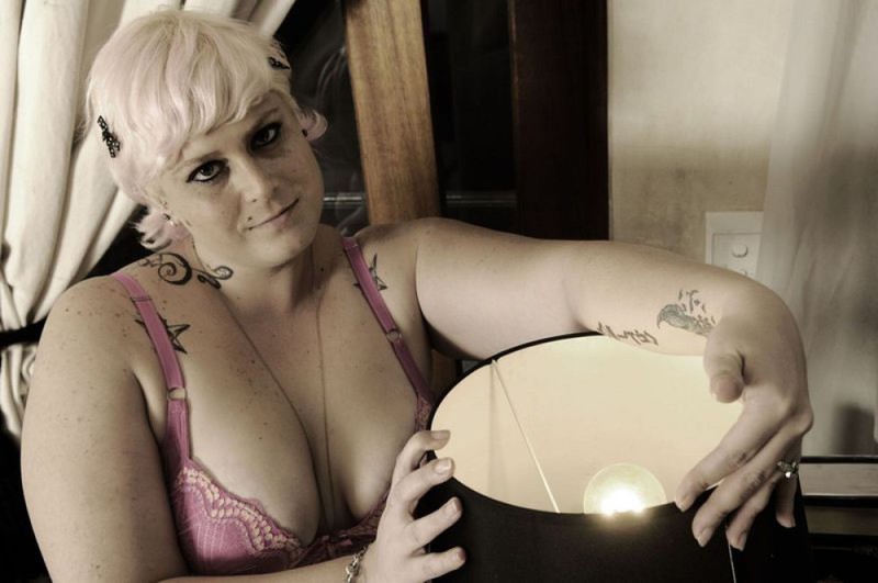 Татуированная толстая блондинка крупным планом - секс порно фото